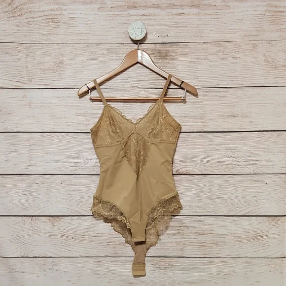 NWT Pinsy Scultping Lace Shapesuit Elegant Bodysuit Medium Beige - Picture 5 of 9